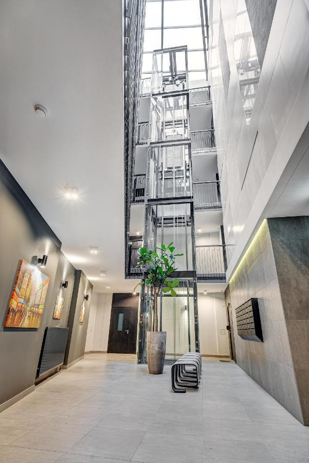 Happy Inn Presidential, Self Check-In, Parking In The Underground Garage VNO Exterior foto
