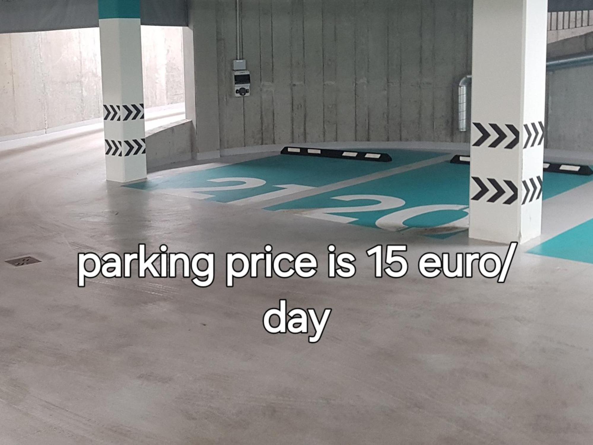 Happy Inn Presidential, Self Check-In, Parking In The Underground Garage VNO Exterior foto