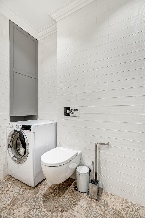 Happy Inn Presidential, Self Check-In, Parking In The Underground Garage VNO Exterior foto