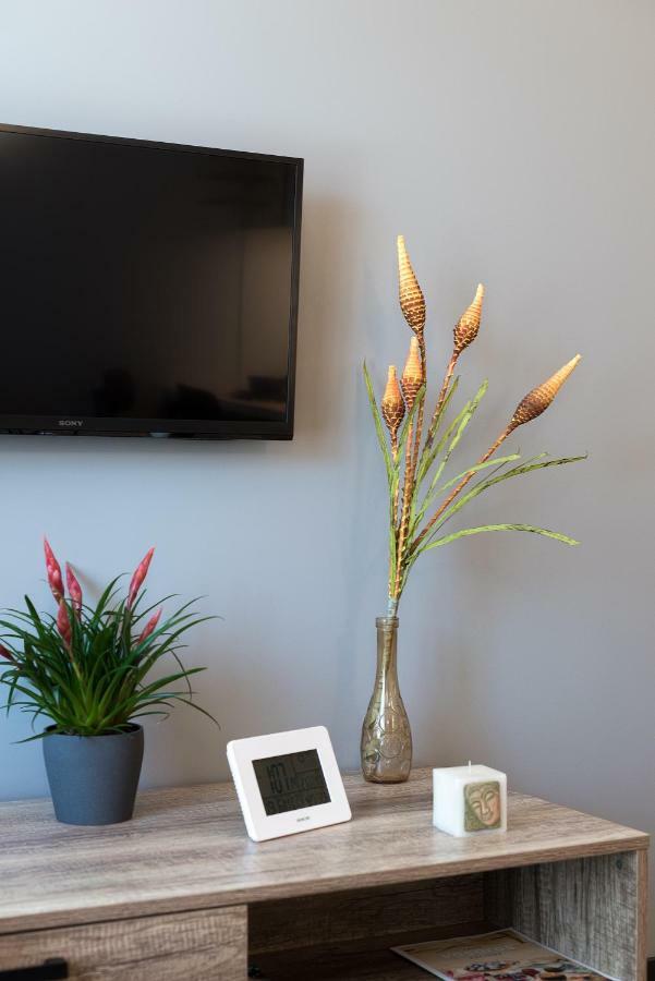 Happy Inn Presidential, Self Check-In, Parking In The Underground Garage VNO Exterior foto